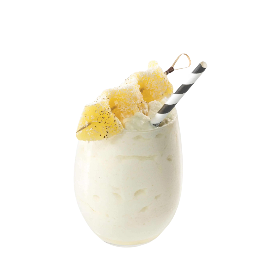 Vue cocktail recette kit cocktail Pina Colada dans un verre bas avec décoration d'ananas | MAISON COCKTAIL 