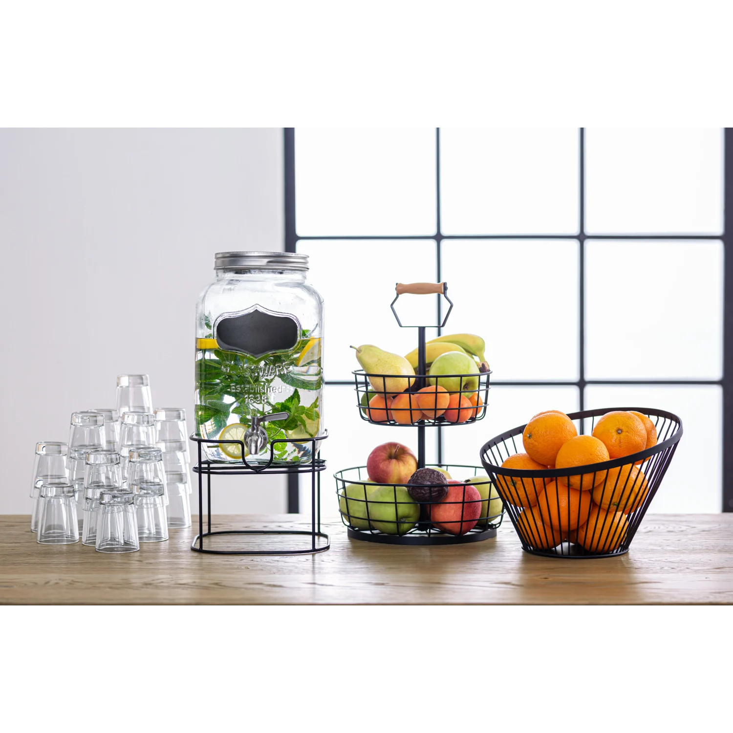 Distributeur de boisson avec support et tapis égouttoir contenant de l'eau healthy à la menthe | MAISON COCKTAIL